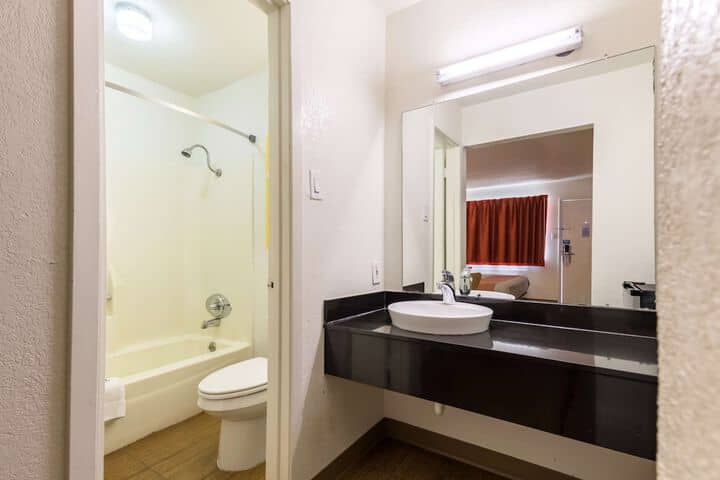 Room 14 of 27