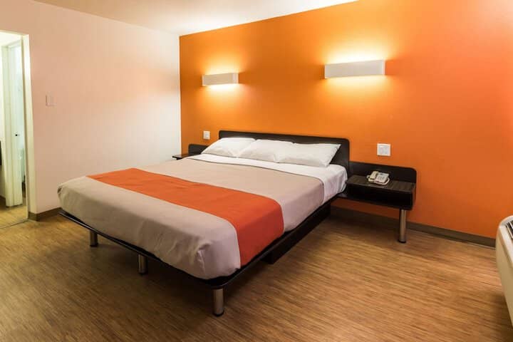 Room 9 of 27
