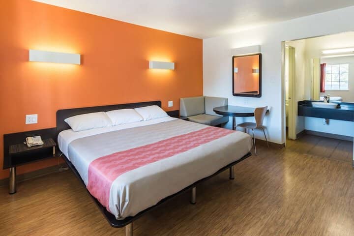 Room 5 of 27